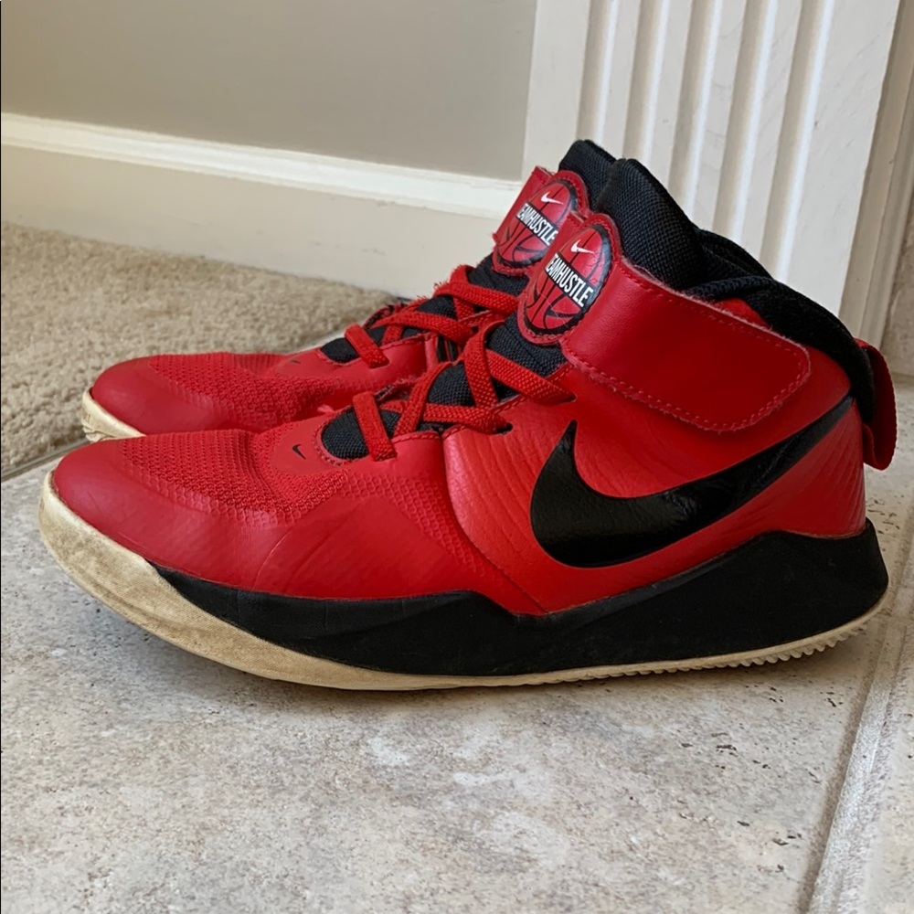 USED Nike Team Hustle Kids Basketball Shoes